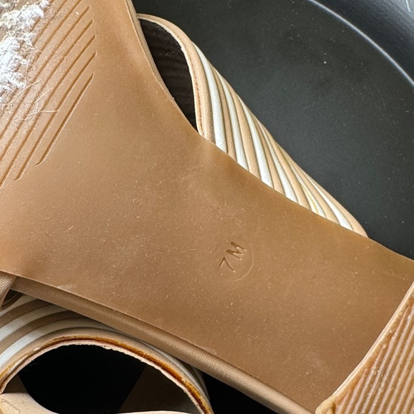 Charles by Charles David Heel MULE Sandal | size 7 | Cream & White Striped - Picture 4 of 6